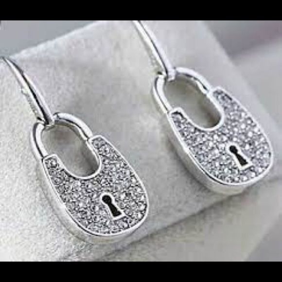 NWOT Michael Kors Silver Heritage Padlock Crystal Drop Earrings - Picture 1 of 7